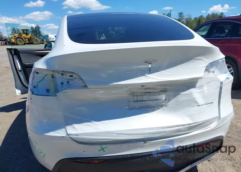 2023 Tesla Model Y Awd/Long Range Dual Motor All-Wheel Drive z USA, uszkodzony, nr VIN 7SAYGAEE1PF700262